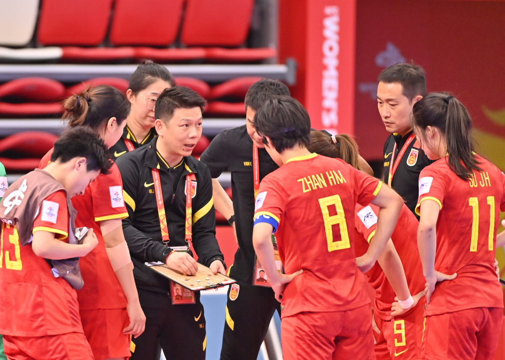 伊朗女足备战亚洲杯，士气高涨