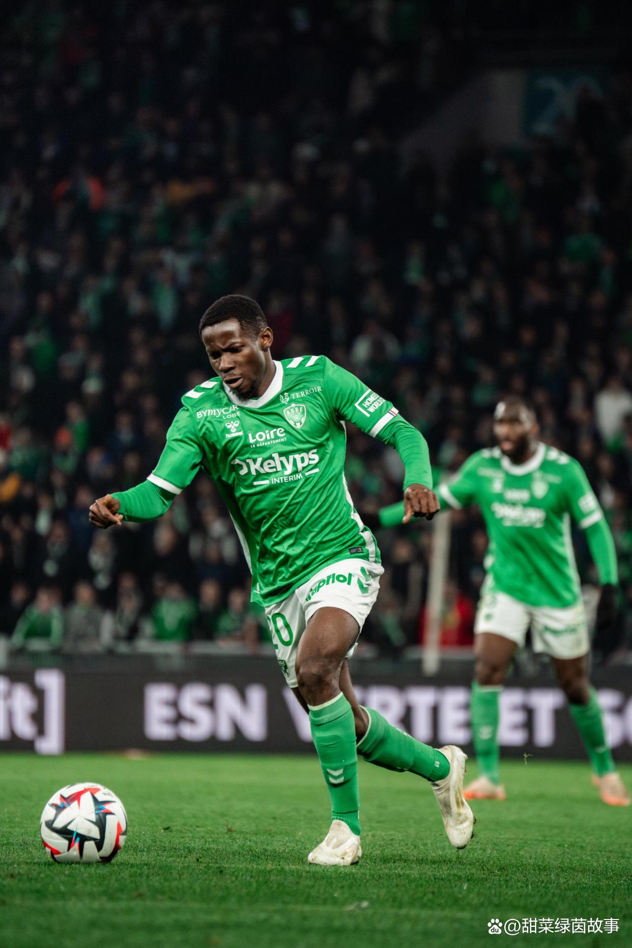 巴黎圣日耳曼客场击败圣埃蒂安，领先积分榜的简单介绍