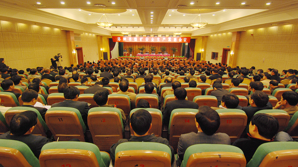 精英战术再次失利，球队教练组紧急召开内部会议讨论