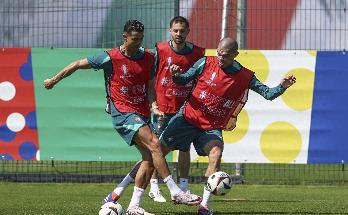 法国国家队迎战葡萄牙，双方实力均衡