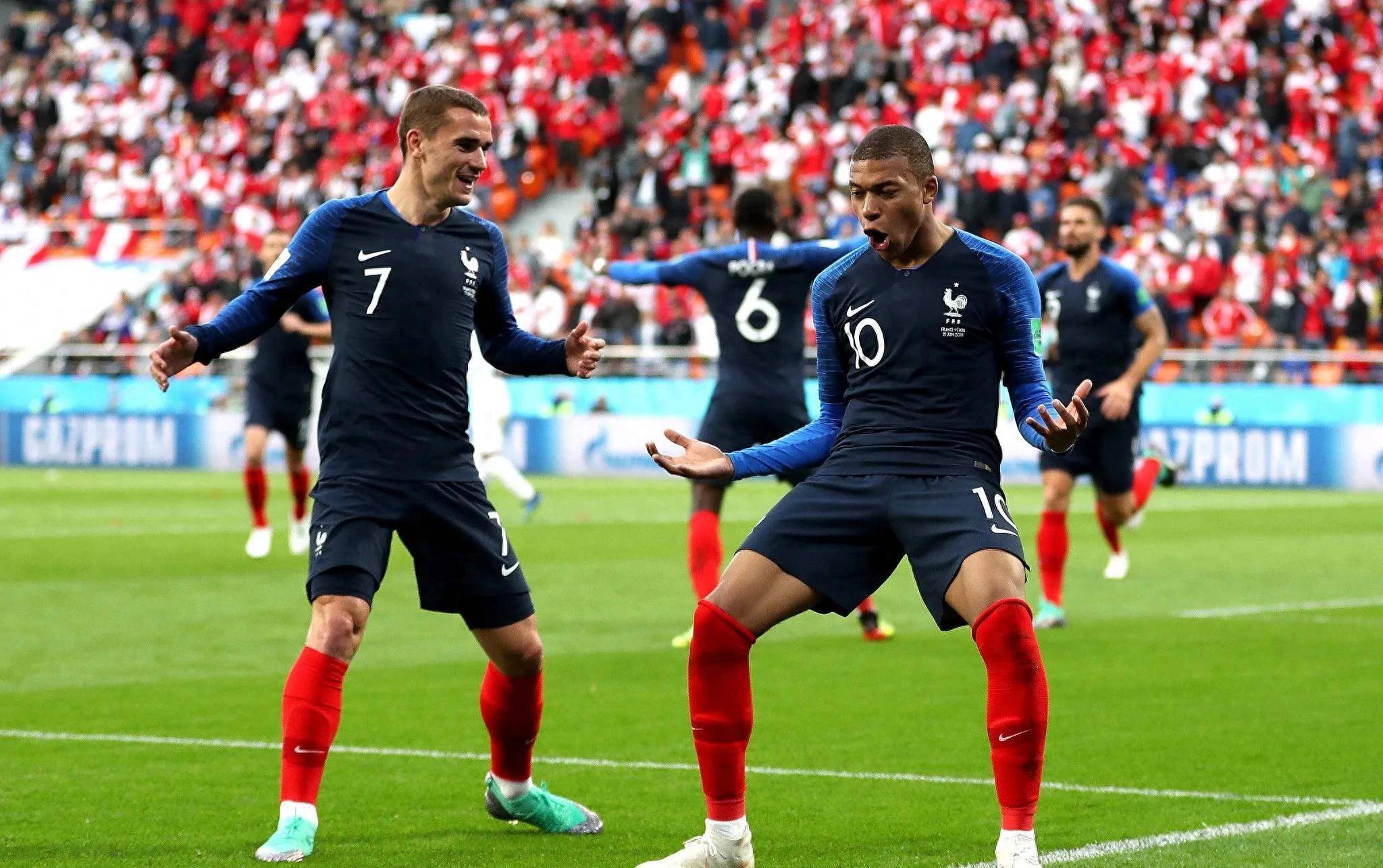 法国足球比赛中球队的表现令人惊艳