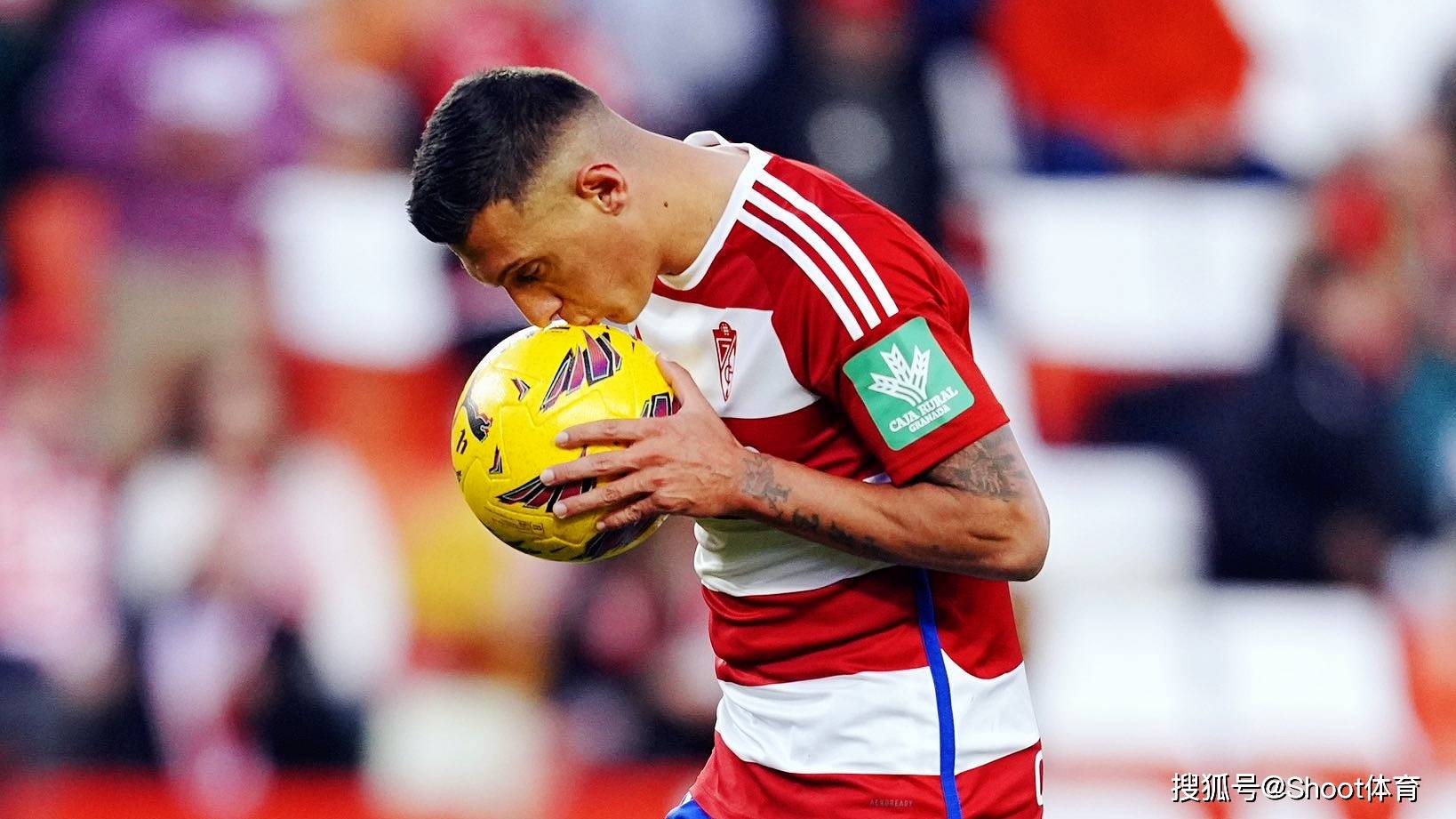 包含格拉纳达客场取胜，淘汰赛名额在望的词条