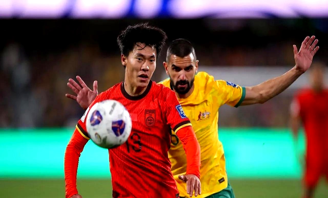 比赛中球员的耀眼表现引来阵阵掌声