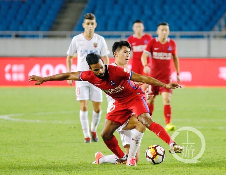 关于重庆斯威坐镇主场战胜大连一方，获得胜利的信息