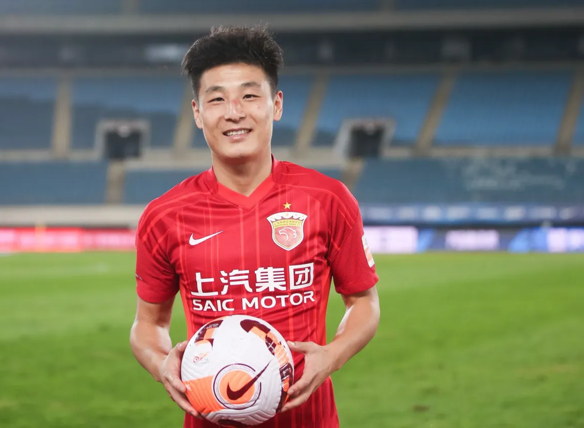 武磊梅开二度，上海上港豪取胜利