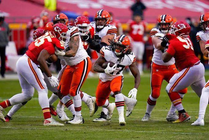 关于DK碾压HKA，Xiaohu关键团战开团秒人顶尖较量八强赛，强势挺进下一轮的信息