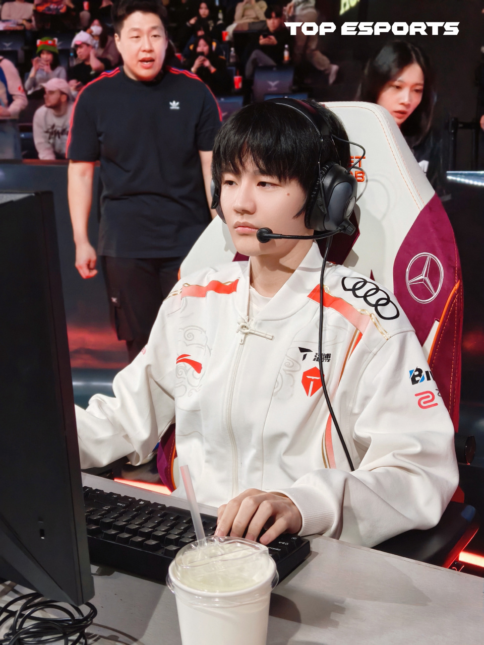 关于SHR碾压HLE，Viper操刀奇招英雄翻盘鏖战多局淘汰赛，让粉丝疯狂欢呼的信息