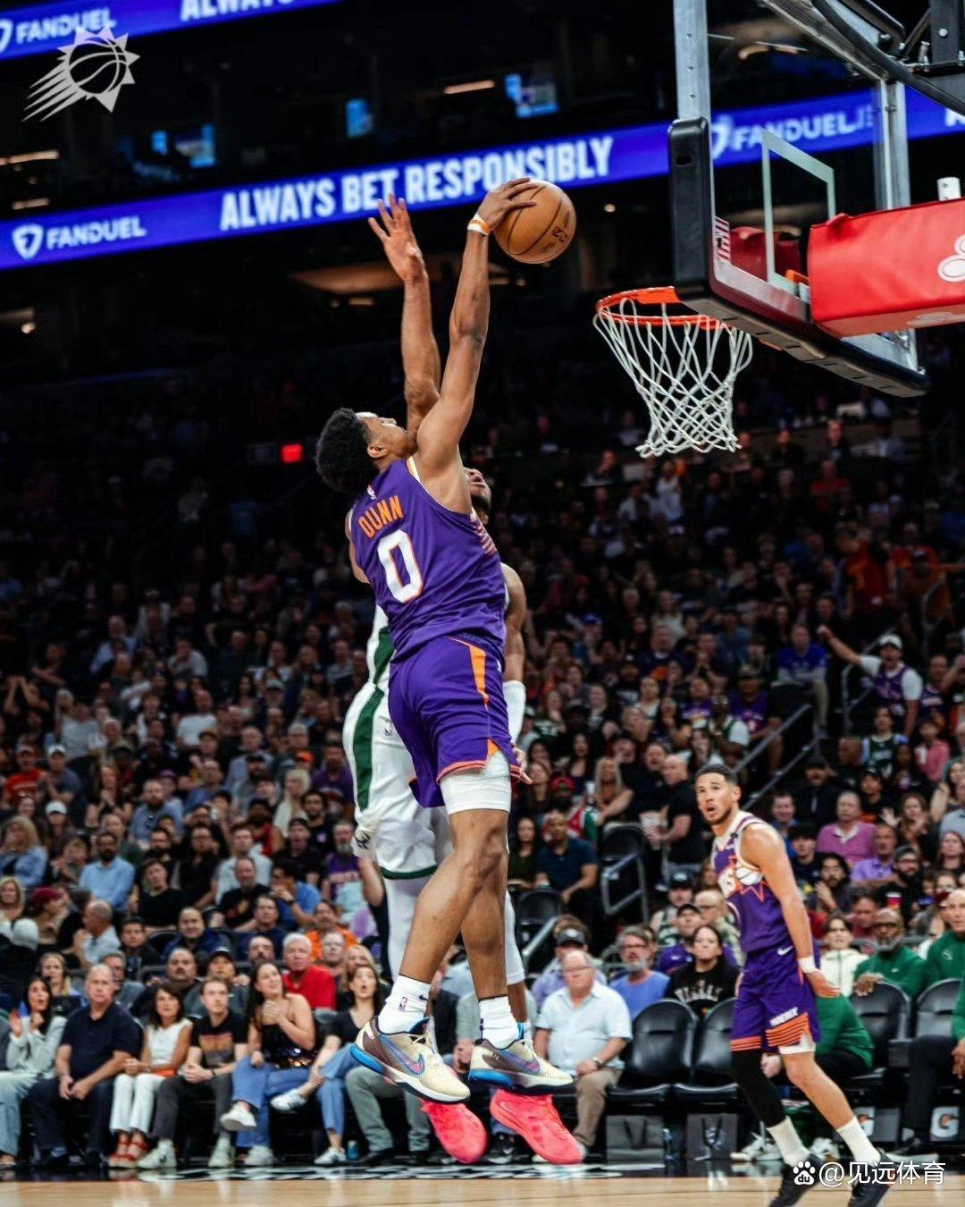 太阳擒雄鹿，布克砍下全场最高21分