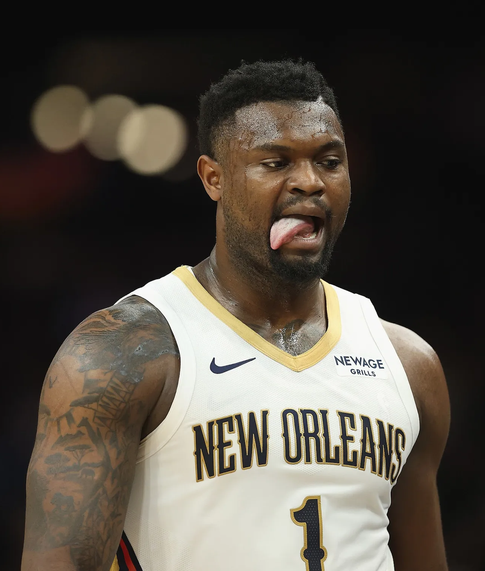 鹈鹕队关键时刻发挥出色，获得重要胜利