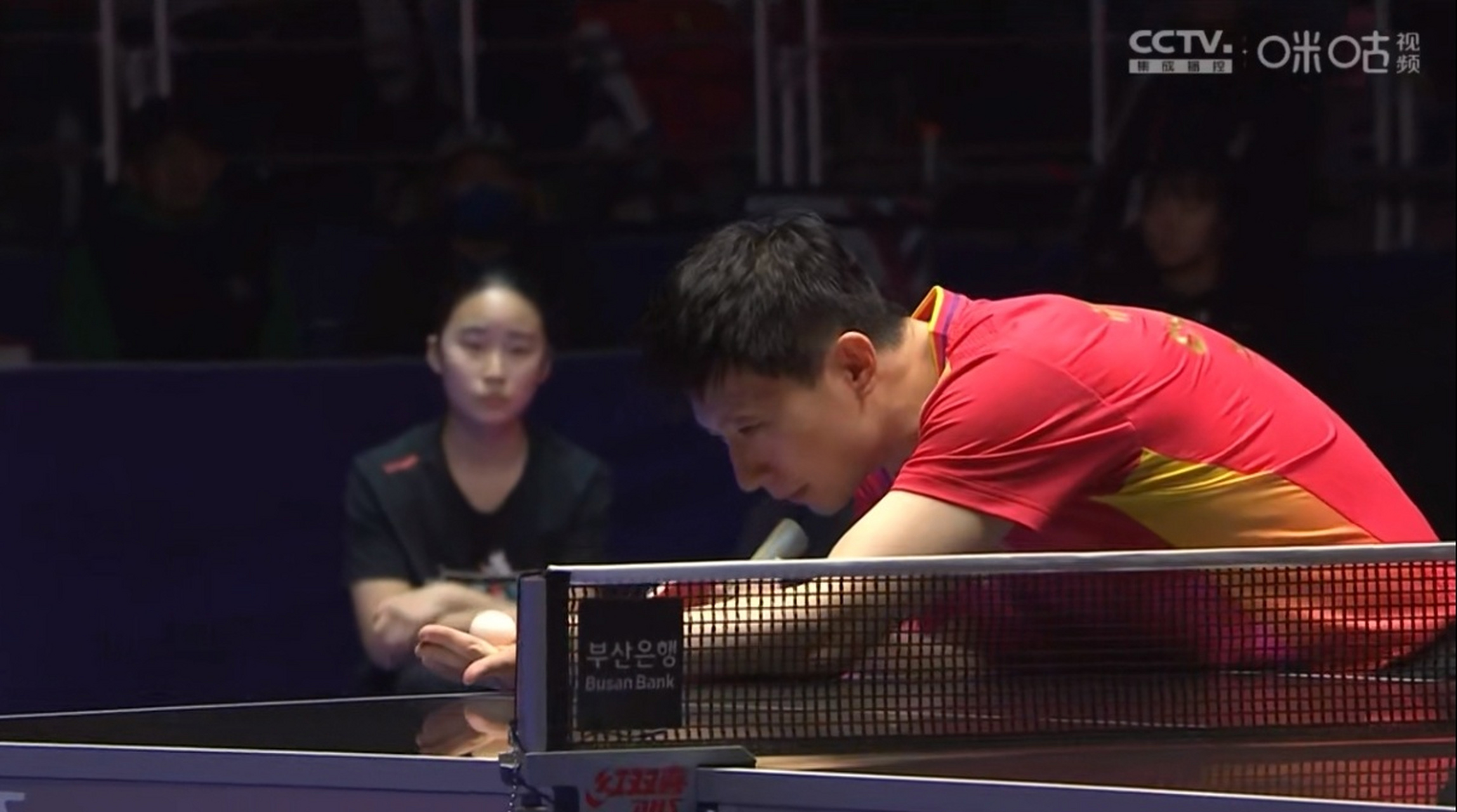 法国队鏖战瑞典队，马龙点燃赛场